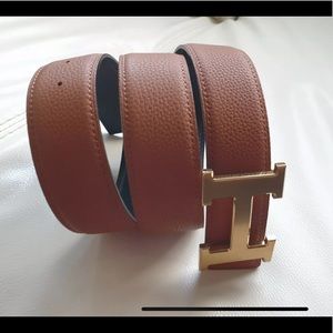 Hermès belt size 28-32 reversible. Black and brown gold buckle. Like new.